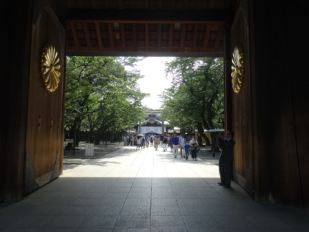 靖国神社の門.jpg